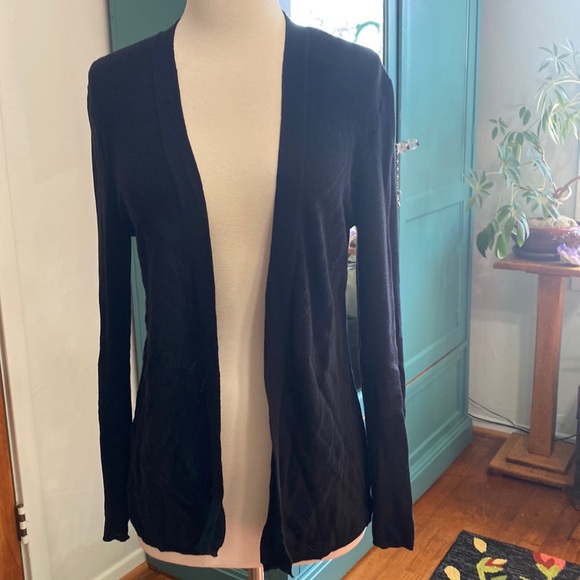 Black cardigan size medium - Picture 2 of 6